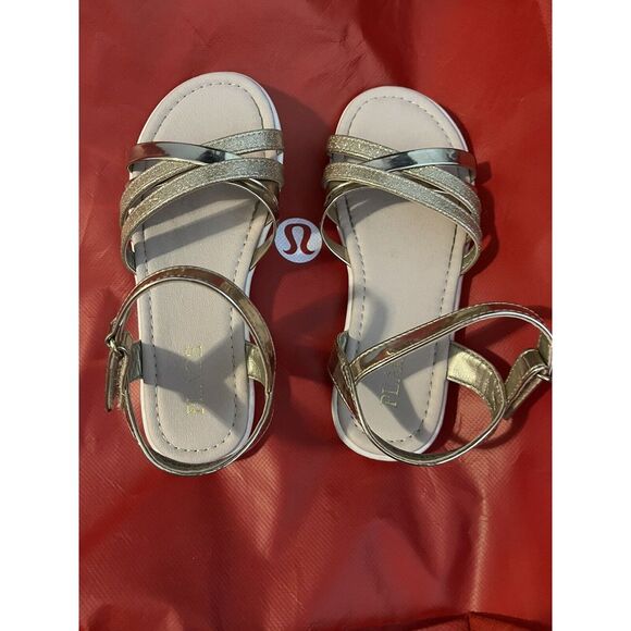 The Children's Place Girls Glitter and Metallic Sandals - Size 13 - Worn Twice! - Picture 4 of 8